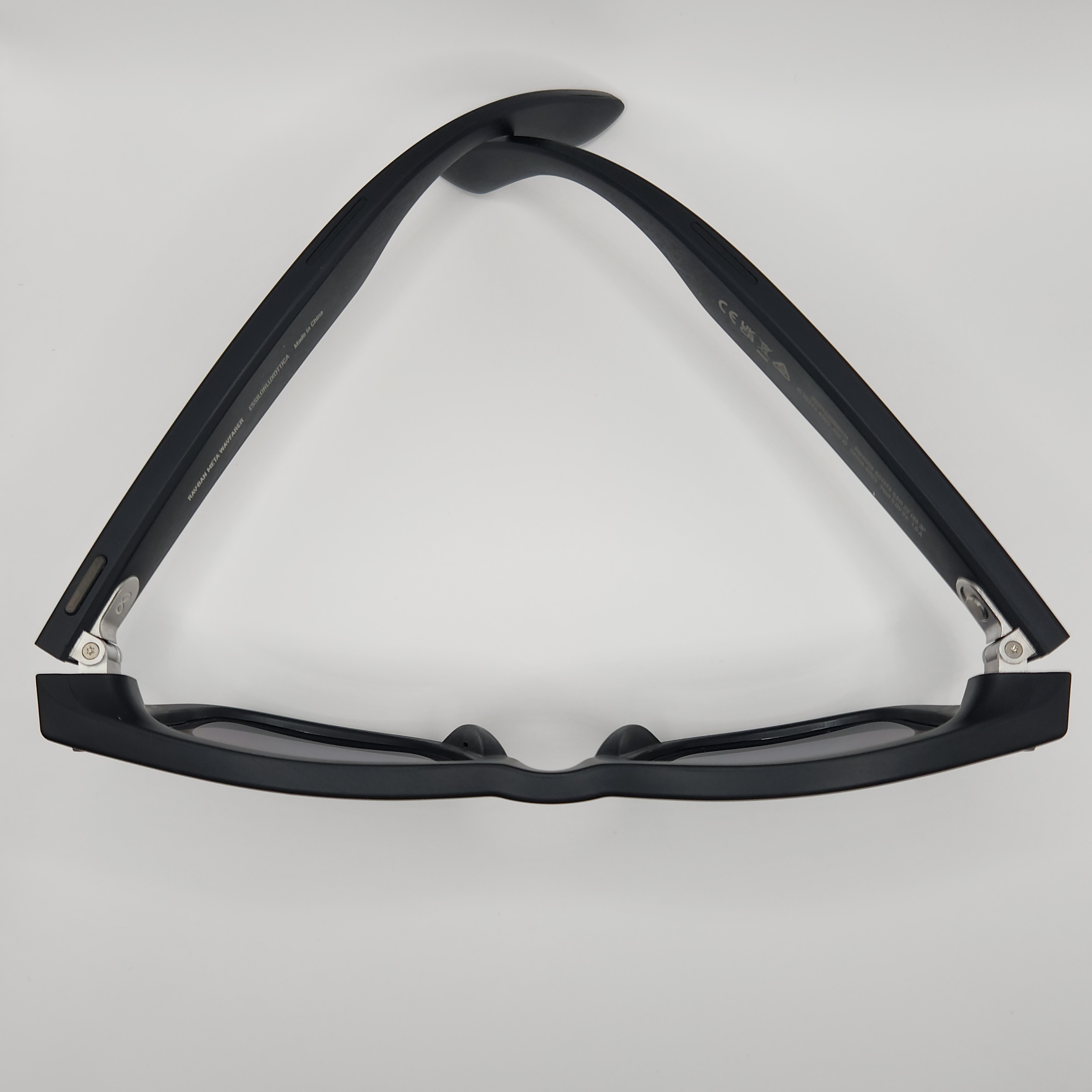 Ray-Ban Meta Wayfarer Gen 1 – Noir Mat / Verres Polarisés Gris Dégradé (Taille 53) - Smart One