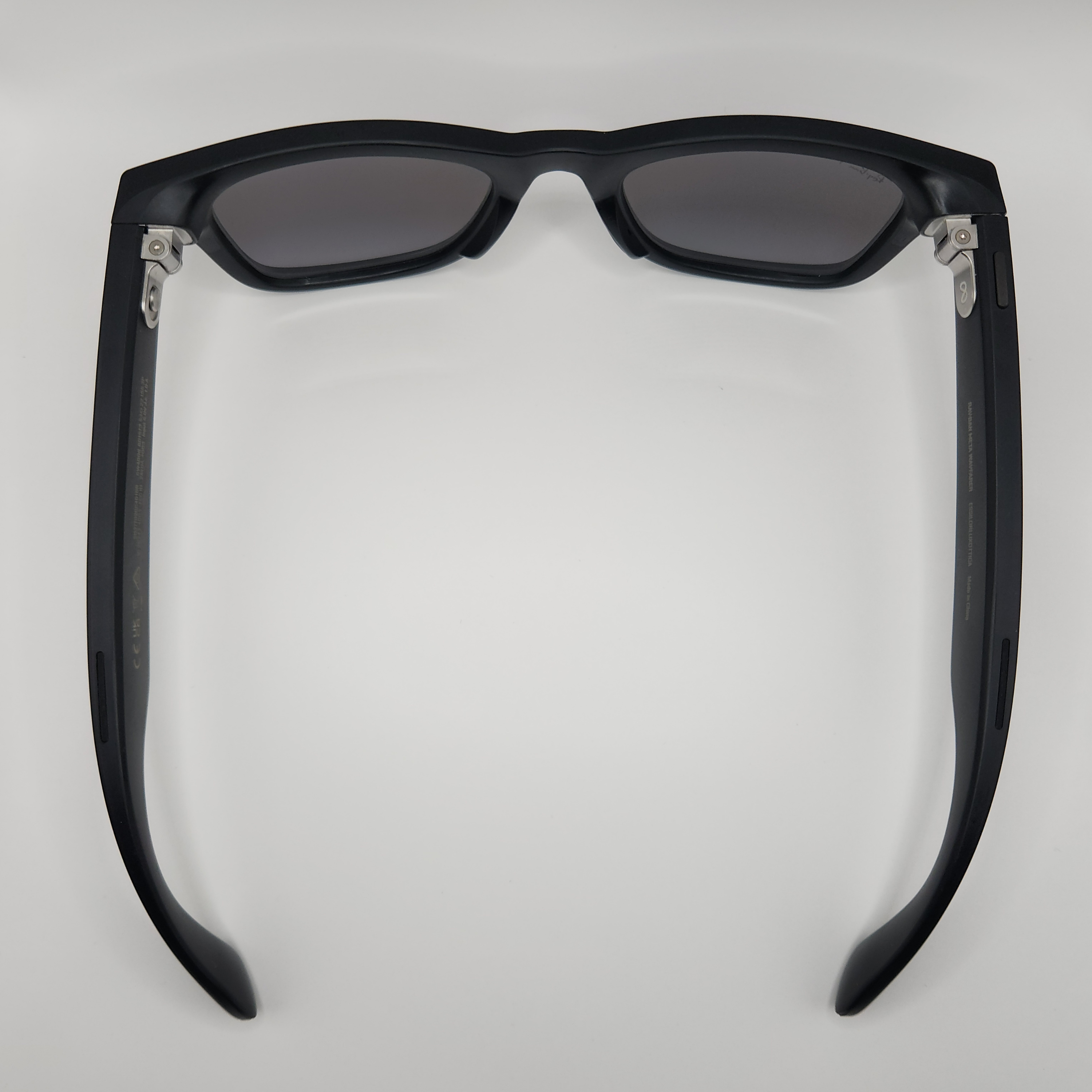 Ray-Ban Meta Wayfarer Gen 1 – Noir Mat / Verres Polarisés Gris Dégradé (Taille 53) - Smart +